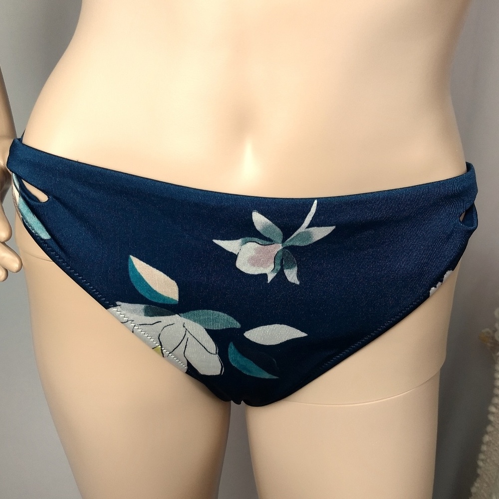 Athleta Side Criss-Cross Bikini Bottoms B2